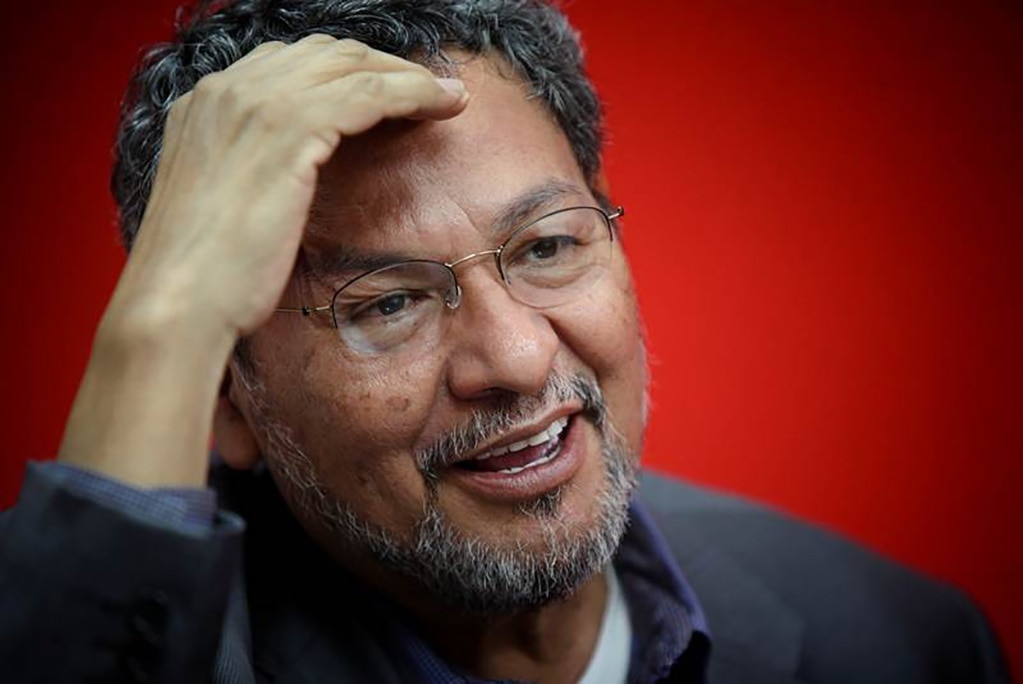 Élmer Mendoza presenta su libro “Asesinato en el parque de Sinaloa"