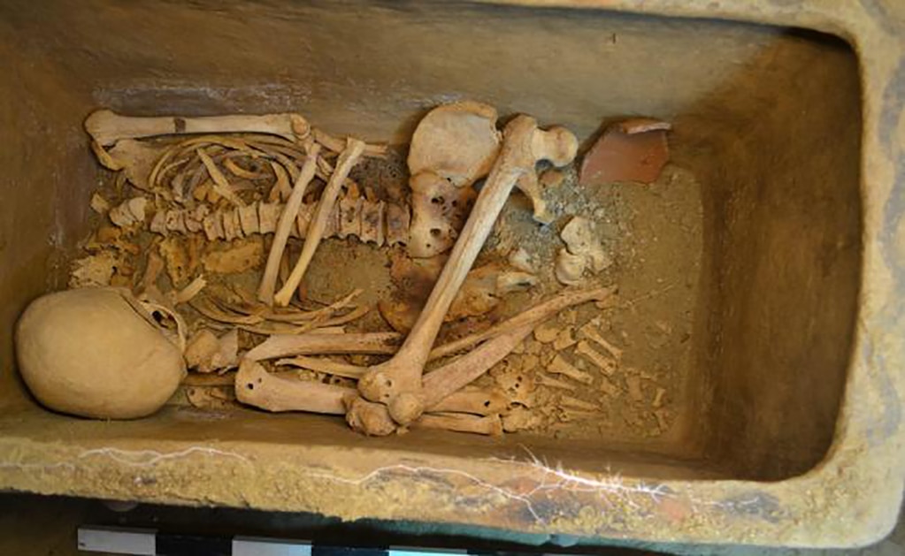 Descubren en Grecia misteriosa tumba intacta