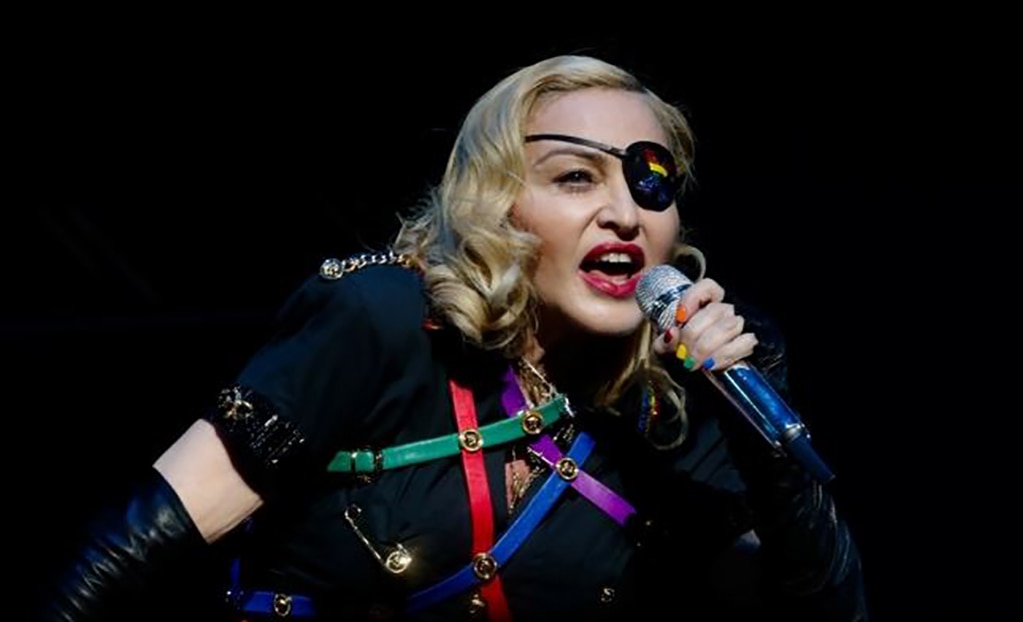 Fans demandan a Madonna por iniciar tarde conciertos en Nueva York