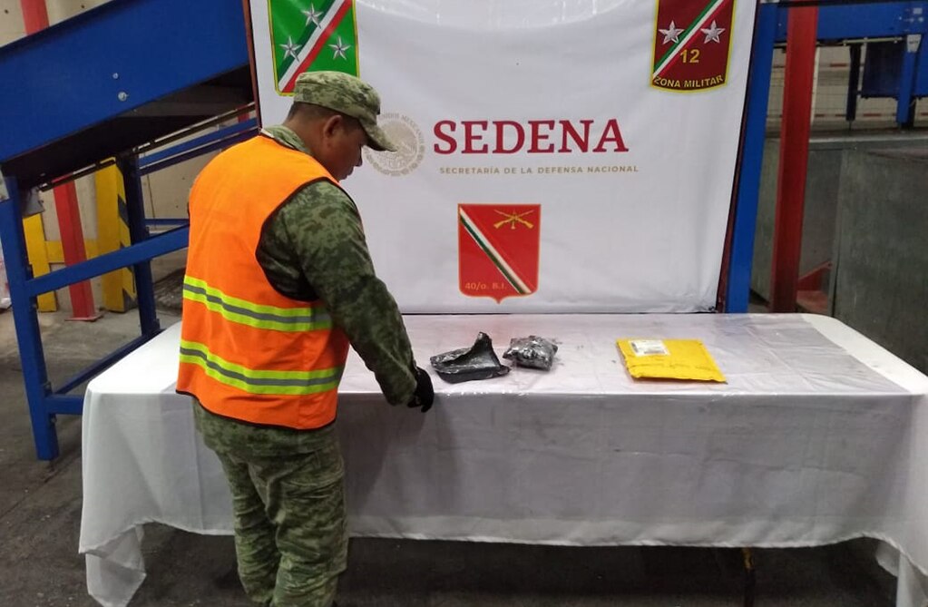 Aseguran droga en aeropuerto Ponciano Arriaga 