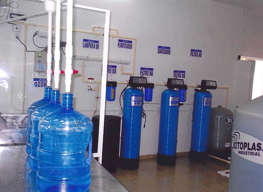 Clausuran purificadora de agua por flúor