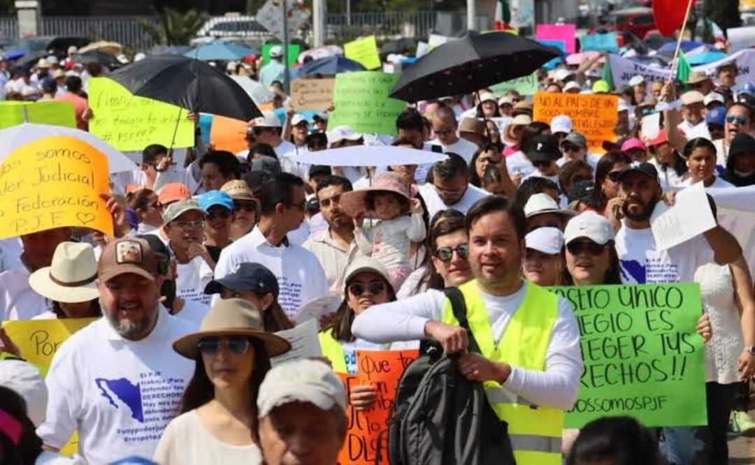 Jueces y magistrados marchan en SLP en defensa del Poder Judicial. Foto: Especial