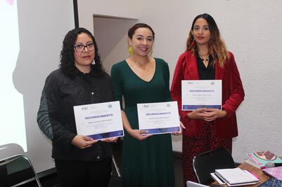 Raíces Violetas ofrece conferencia para prevenir violencia en mujeres