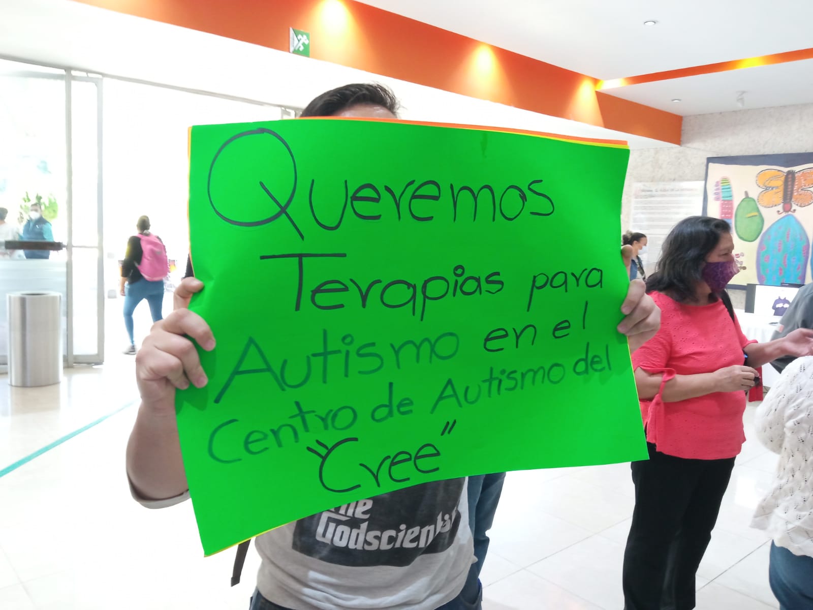 Padres de niños con autismo piden regrese atención a Centro de Rehabilitación del DIF. Foto: Samuel Estrada