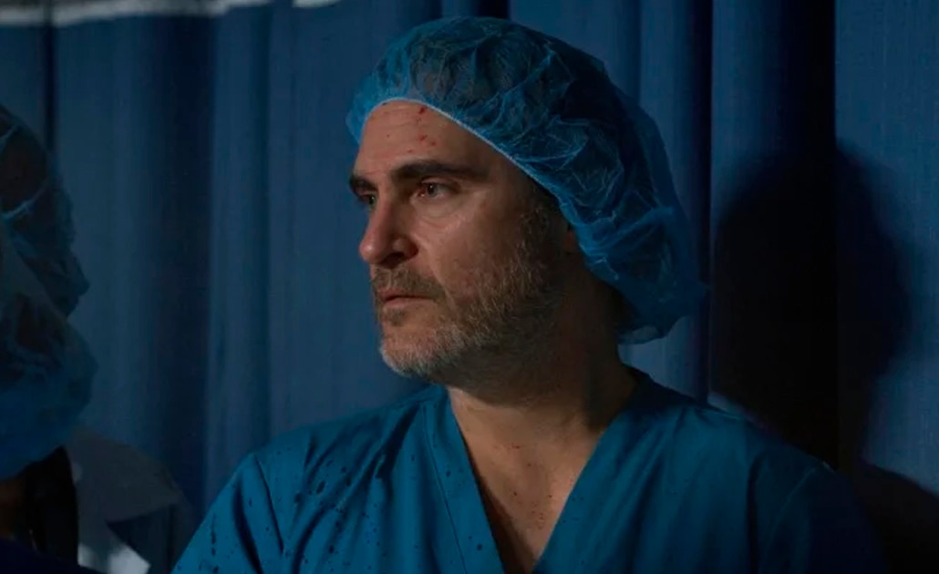 Joaquin Phoenix se viste de cirujano y llama a salvar la Amazonía