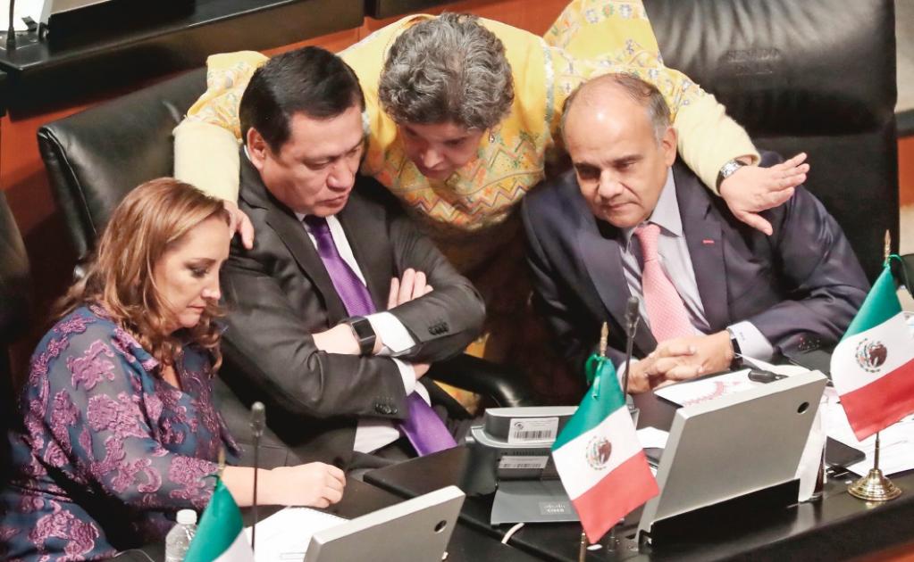 Senadores del PRI como Claudia Ruiz Massieu, Miguel Ángel Osorio Chong, Beatriz Paredes y Manuel Añorve acudieron ayer a la primera sesión. Foto: LUCÍA GODÍNEZ. EL UNIVERSAL