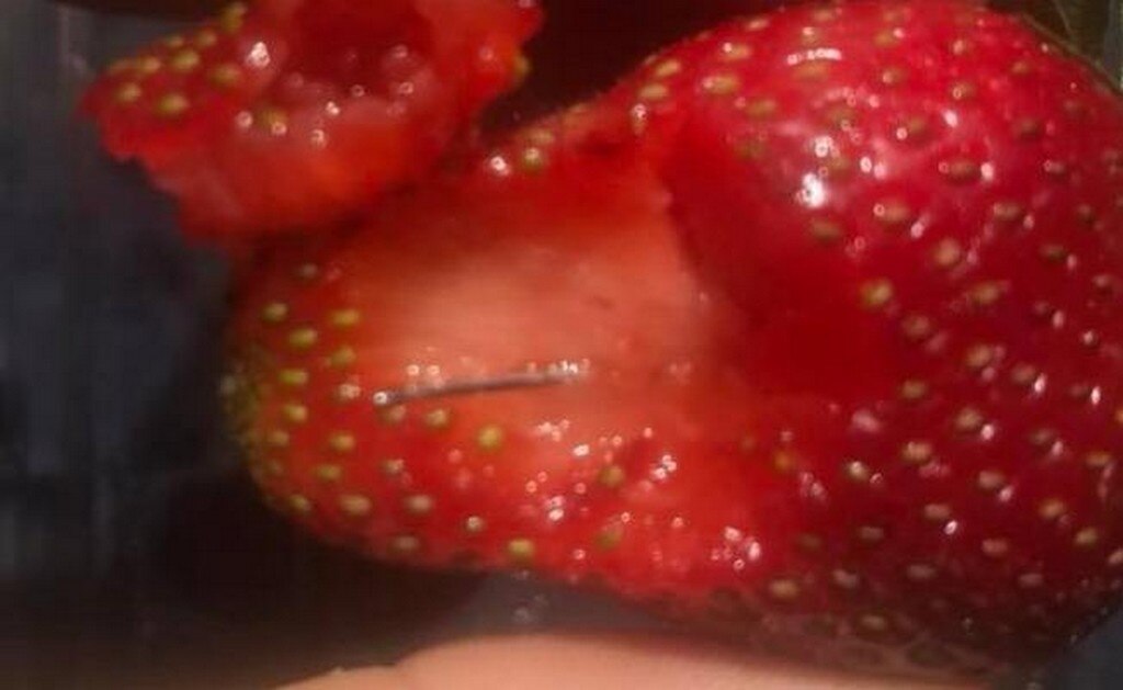 El escándalo por las agujas escondidas en fresas que se extiende por Australia