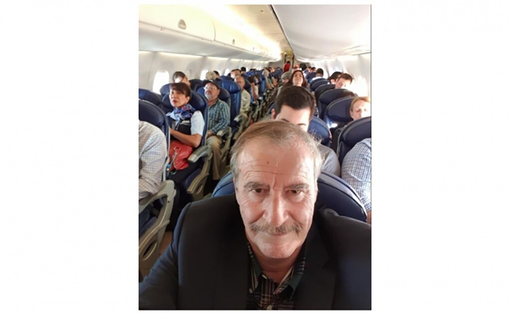 Fox se sube a "avioncito comercial" y critica a López Obrador 