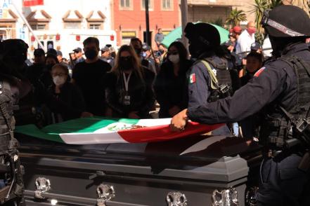 Policías se congregan para dar último adiós a Aran Jazel, agente asesinado durante enfrentamiento en Cerritos