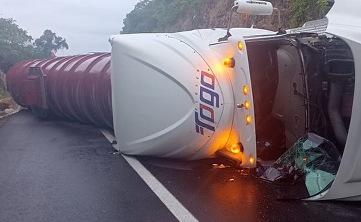 Tras asegurar pipas de hidrocarburos en SLP, Protección Civil lamenta que chóferes “no saben ni lo que transportan”