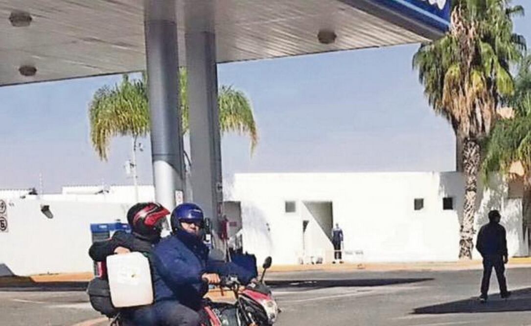 La presidencia municipal difundió una lista con las direcciones de 32 lugares que contaban con gasolina Magna y Premium. (XOCHITL ÁLVAREZ. EL UNIVERSAL)