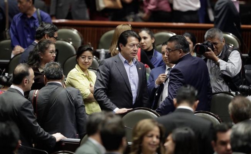 AMLO va por eliminar escoltas a funcionarios y blindaje a vehículos oficiales