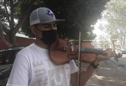 Tomás Benítez, el potosino que busca preservar la música de la danza chichimeca y abrazar la cultura del Altiplano