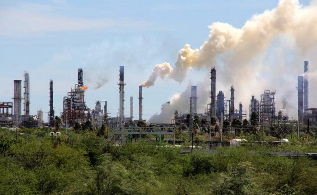 Dos refinerías agonizan; AMLO empezará de cero