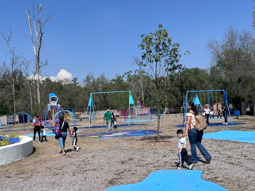 Rehabilitación del área de juegos del Parque Morales. Foto: Humberto Torres.
