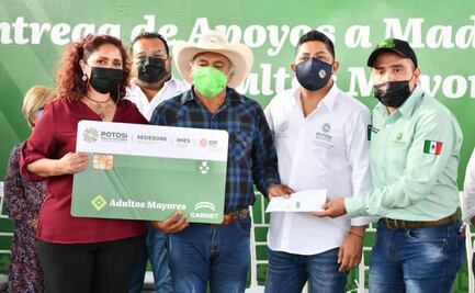 Entrega gobierno de SLP becas a madres solteras y adultos mayores de comunidades pobres de seis municipios