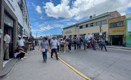 Cae sistema de pago de multas en la capital de SLP; usuarios molestos bloquean avenida para exigir solución