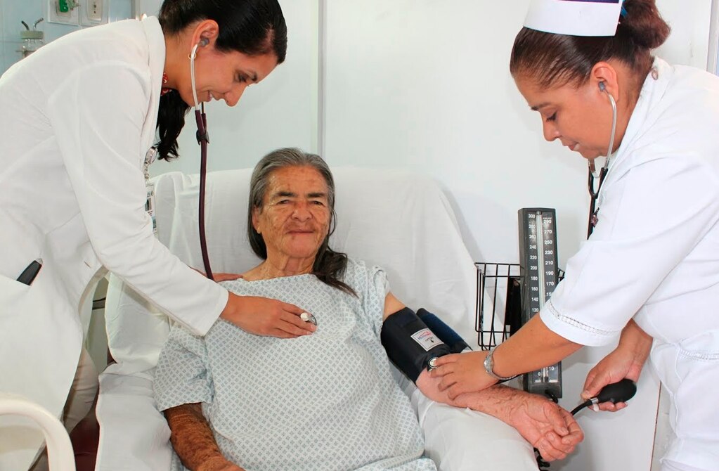 “Urgen especialistas en geriatría”