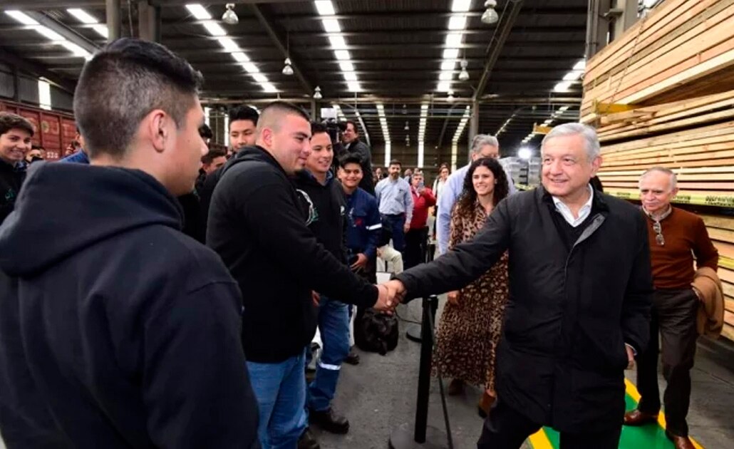 Beca Jóvenes Construyendo el Futuro se ajustará al salario mínimo, anuncia AMLO