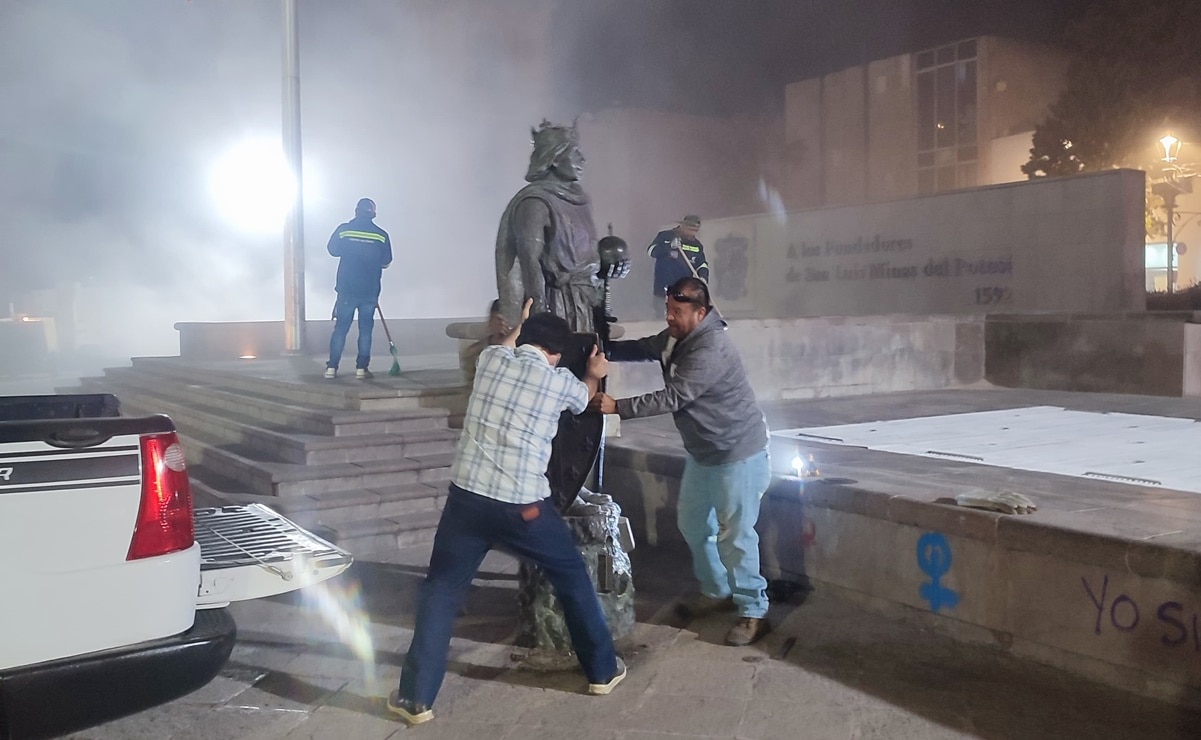 Retiro de escultura de San Luis Rey de la capital de SLP