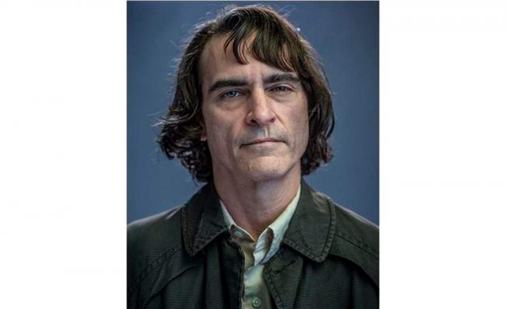 Joaquin Phoenix se muestra maquillado como "Joker"