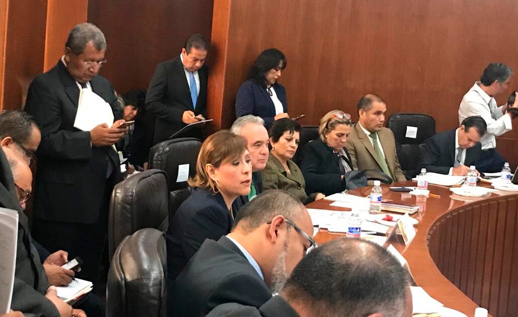 Legisladores cuestionan a secretaria de Salud por obras inconclusas y falta de personal médico