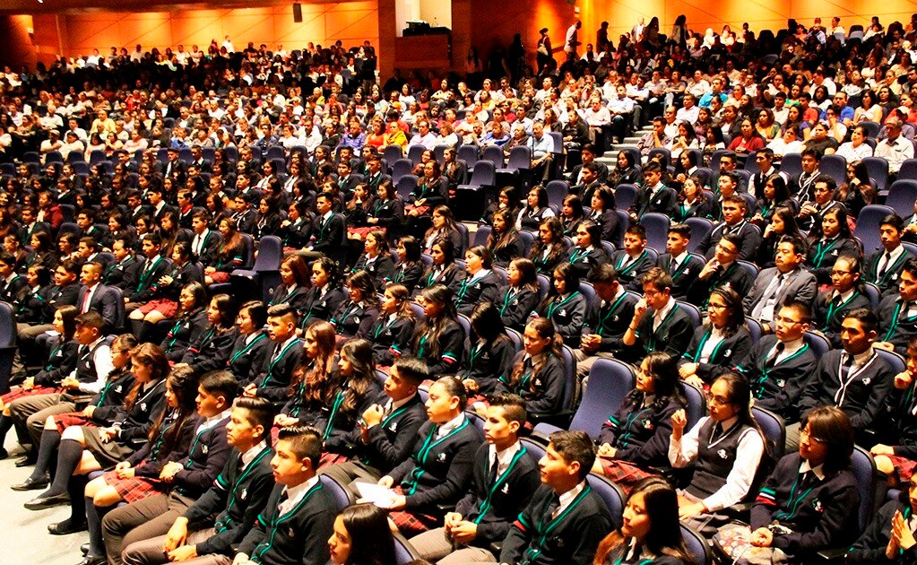 Egresan del Cobach más de 10 mil estudiantes