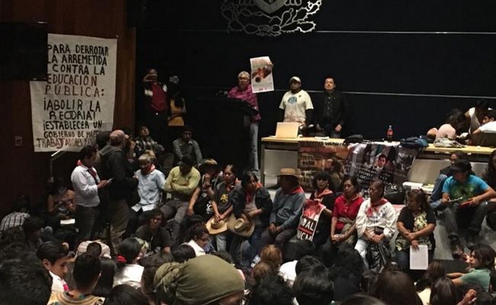 CNTE y otras organizaciones manifiestan apoyo en asamblea de la UNAM