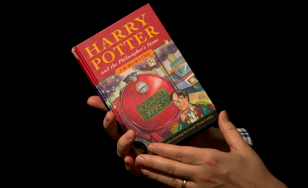 Escuela católica de EU prohíbe libros de Harry Potter por tener “hechizos reales”