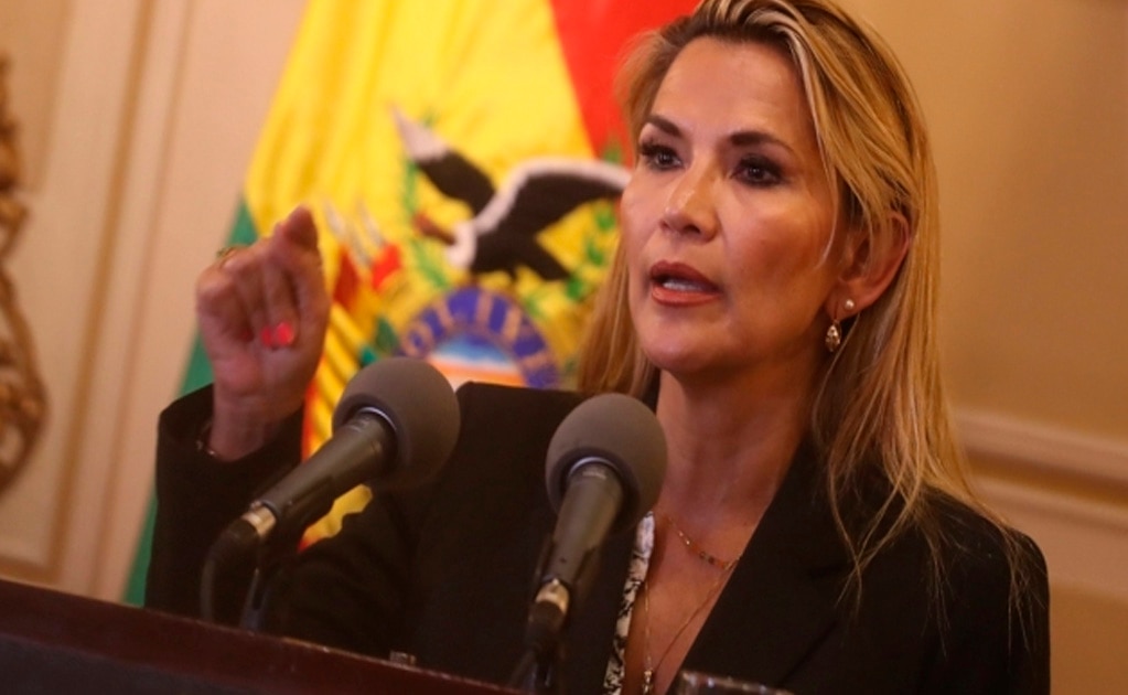Presidenta interina de Bolivia nombra gabinete de urgencia