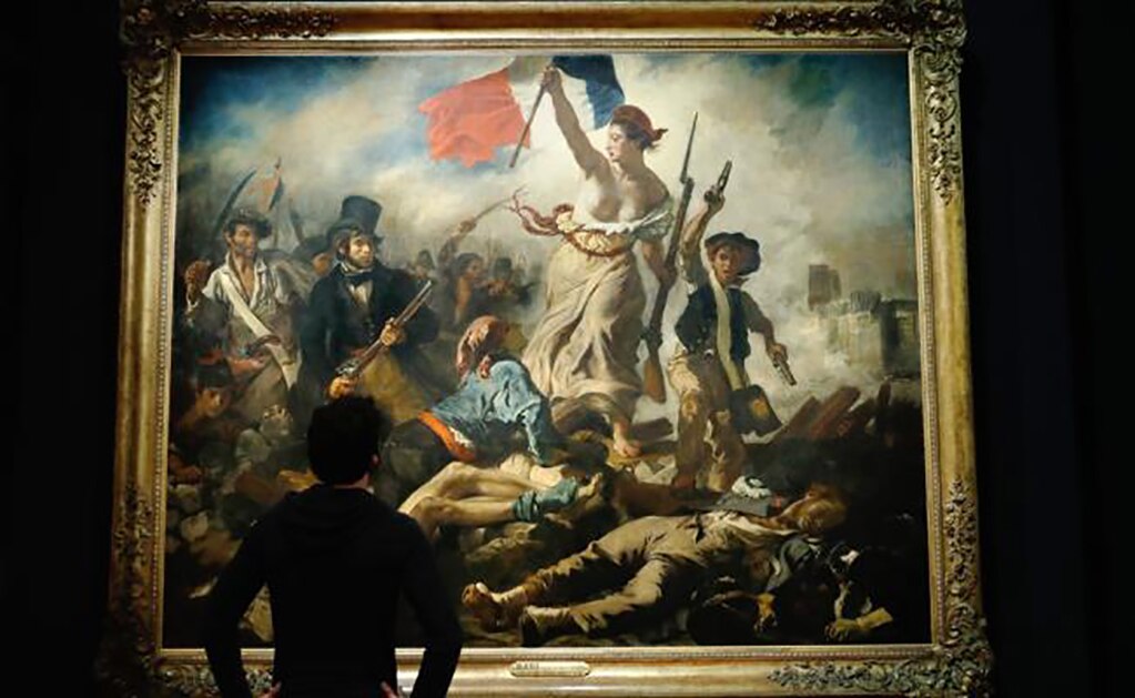 El Louvre dedica una gran retrospectiva a Eugène Delacroix, autor del lienzo "La Libertad guiando al pueblo". Foto: AFP / PATRICK KOVARIK