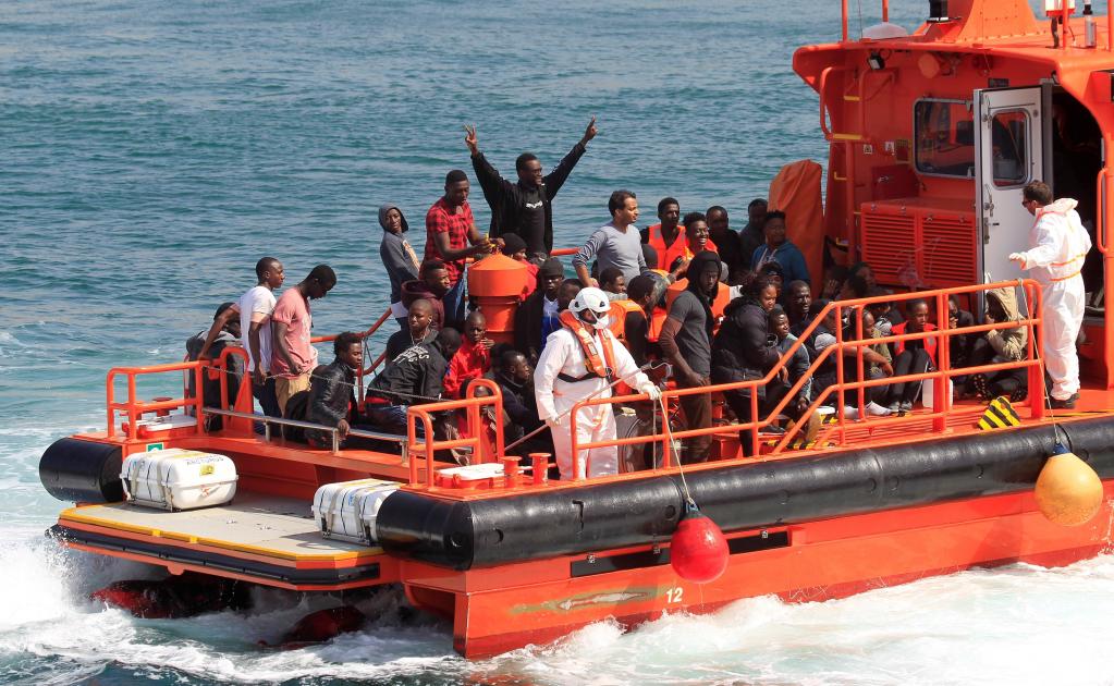 Rescatan a 569 inmigrantes en embarcaciones con dirección a España