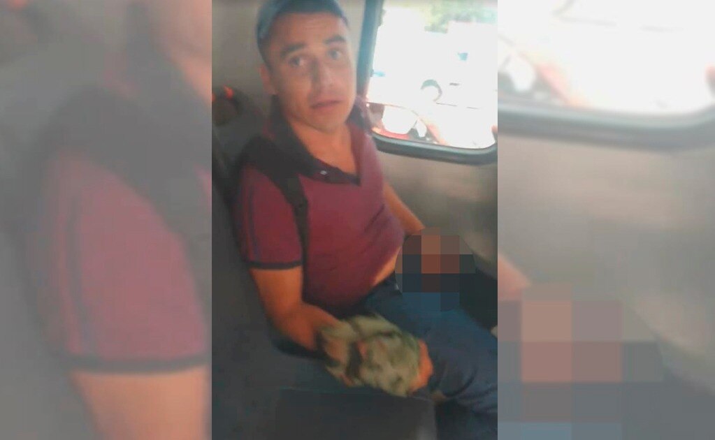 Hombre se masturba en transporte público