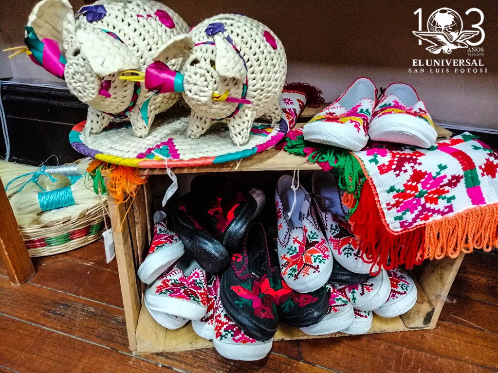 El boom de la moda artesanal mantiene vivos tejidos y colores mexicanos
