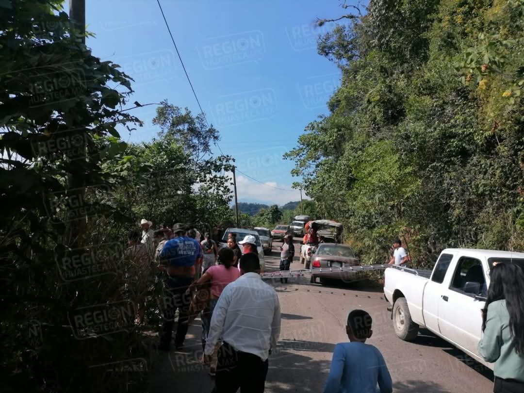 Camioneta cae a barranco en Tamazunchale; se reporta una decena de heridos