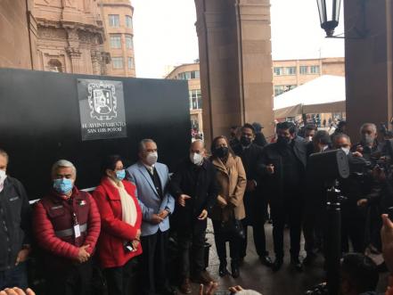 Aplican vacuna antiCovid a personas rezagas y mayores de 40 años en módulo instalado en la capital de SLP