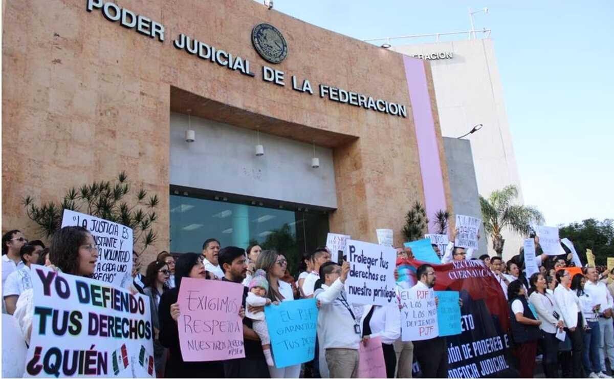 Trabajadores de la Suprema Corte protestan por extinción de fideicomisos