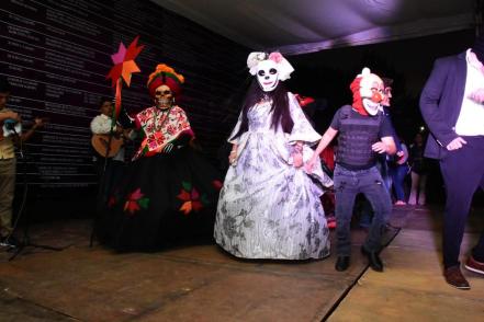 Por primera vez se presenta en SGS la tradicional comparsa “Guerreros Huastecos” de Tanquián