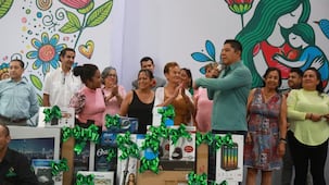 Festeja Gallardo a mamás en la capital de SLP; se compromete a seguir con programas de bienestar para mujeres  