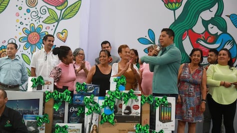 Festeja Gallardo a mamás en la capital de SLP; se compromete a seguir con programas de bienestar para mujeres