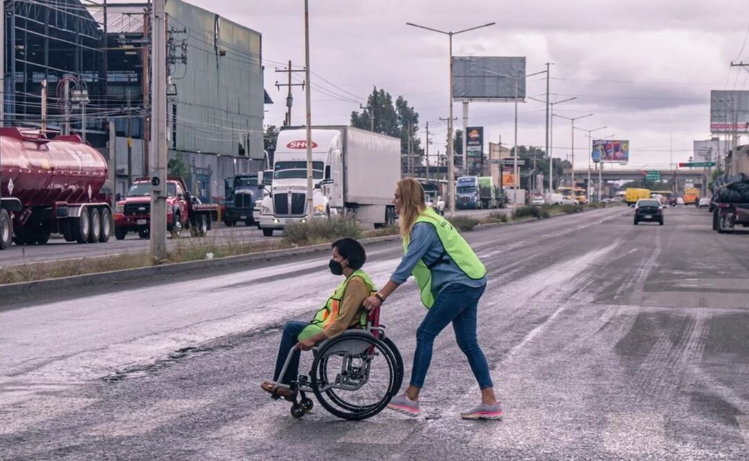Activistas hacen plan por una mayor seguridad vial en SLP. Foto: Derechos Urbanos