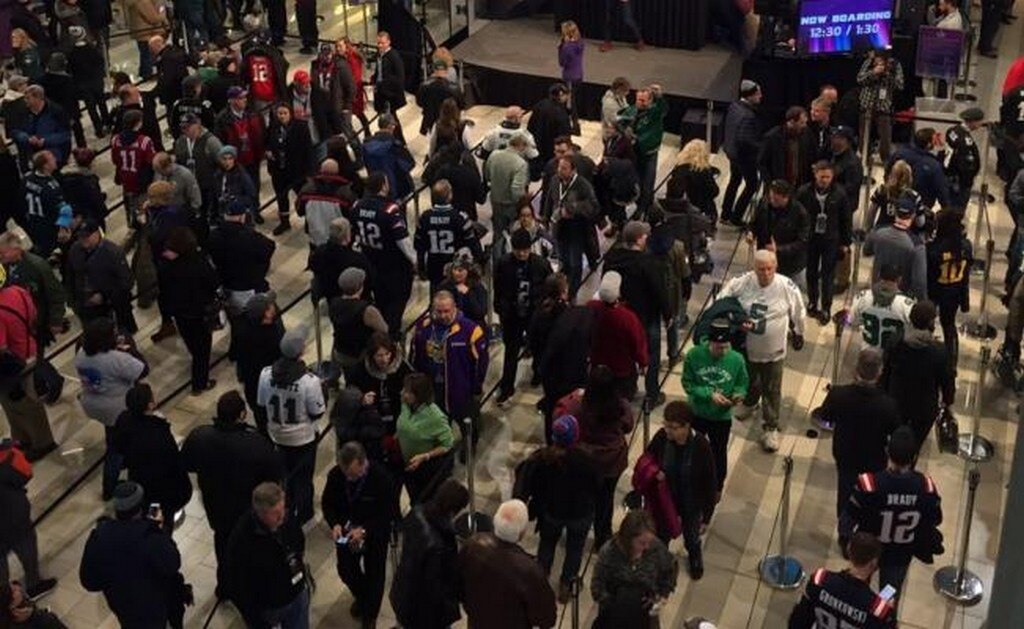 Aficionados llegarán en tren al Super Bowl