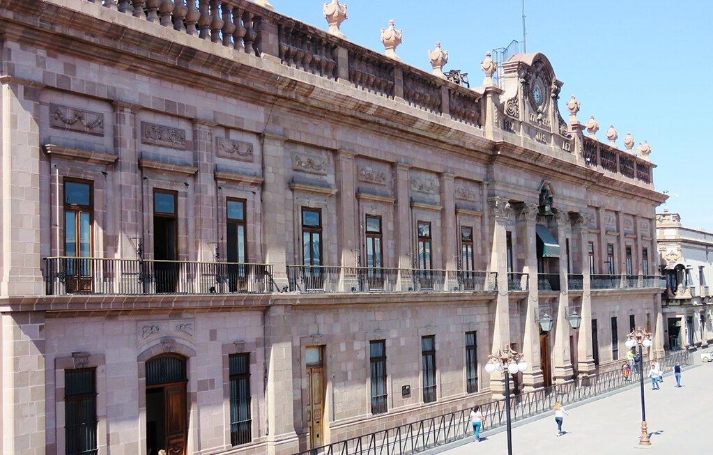 Funcionarios públicos presentan su declaración "3 de 3"