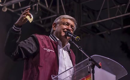 AMLO se pone la chamarra de "Andrés Manuelovich"