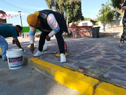 Rehabilitan plaza principal de la comunidad de Terrero Sur  