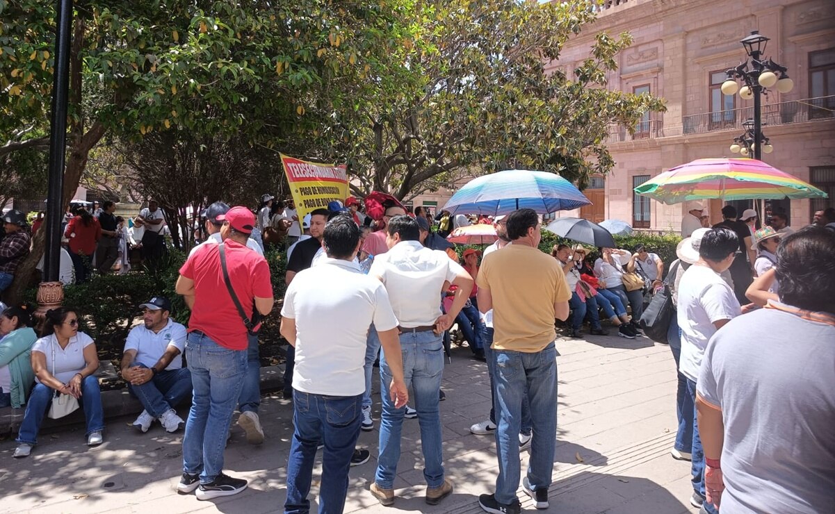 Por tercera vez en la semana, maestros de telesecundarias toman las calles de la capital de SLP