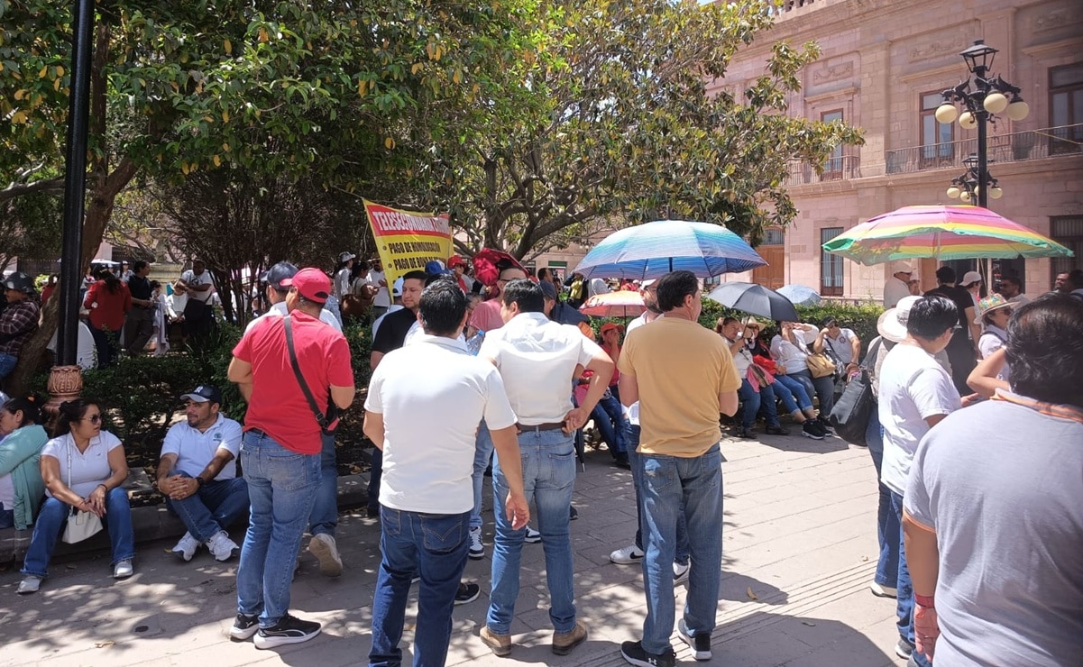 Maestros de telesecundarias tomaron calles de la capital de SLP. Fotos: Jazmín Ramírez García