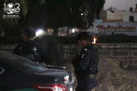 Hombre muere en vía pública