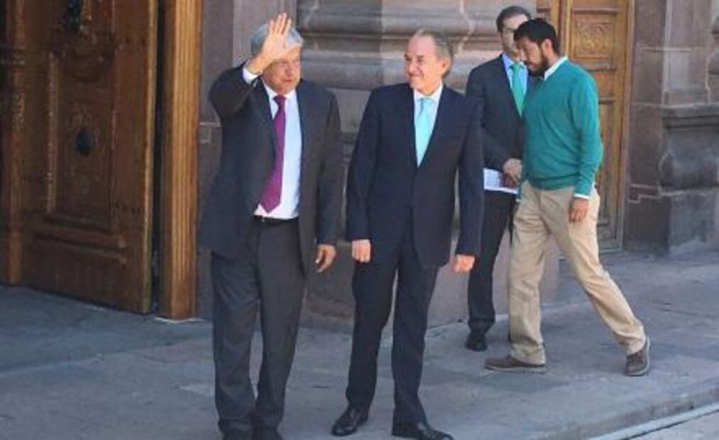 AMLO llega a Palacio de Gobierno con Carreras