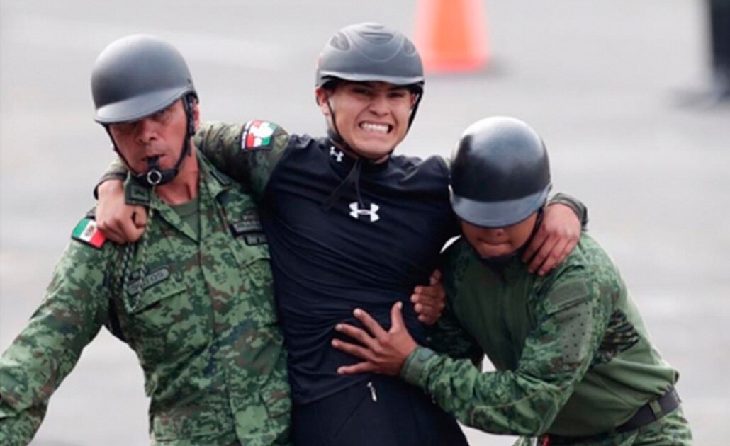 (VIDEO) Desfile revolucionario termina con militar herido